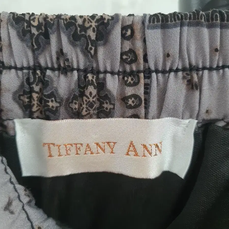 TlFFANY ANN 치마 free