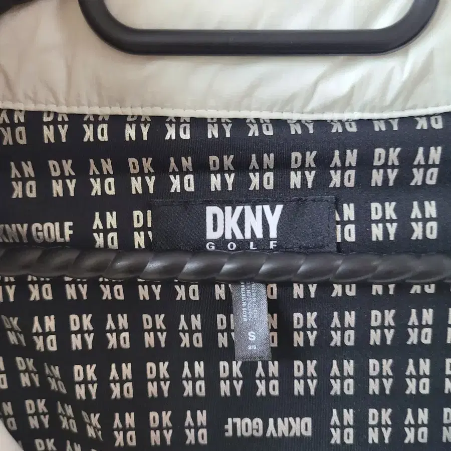 DKNY 여성 구스패딩