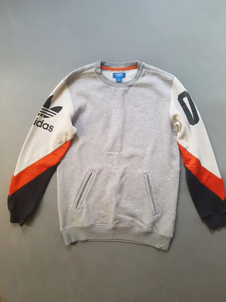 [100] Adidas Crew Ball Brushed Sweatshirt Tops