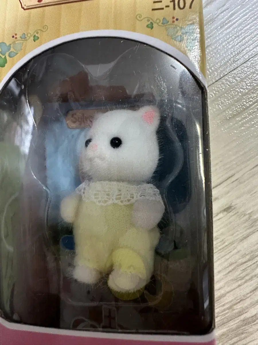 (Unsealed) Sylvanian Upright Baby Persian Cat