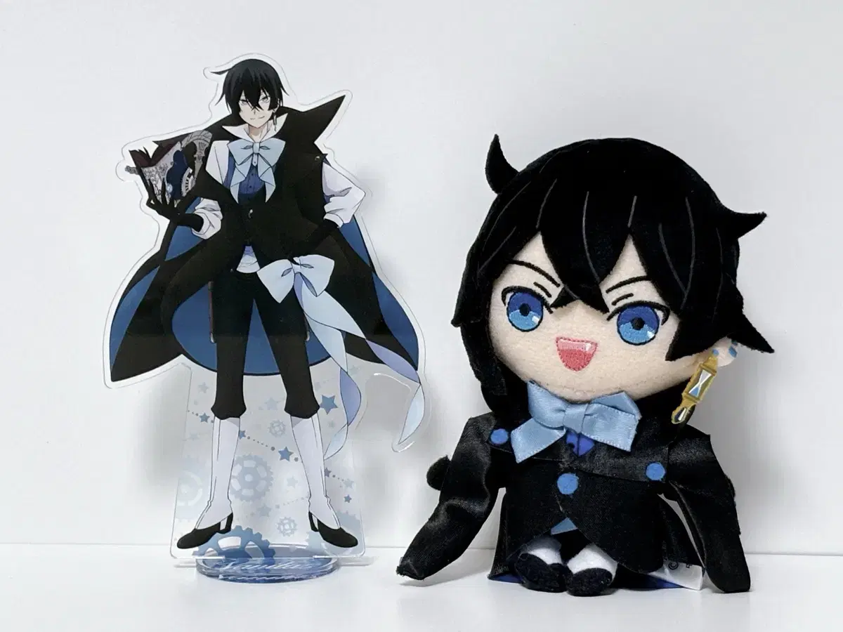 Bulk Handmade Nui Acrylic Stands by Vanitas