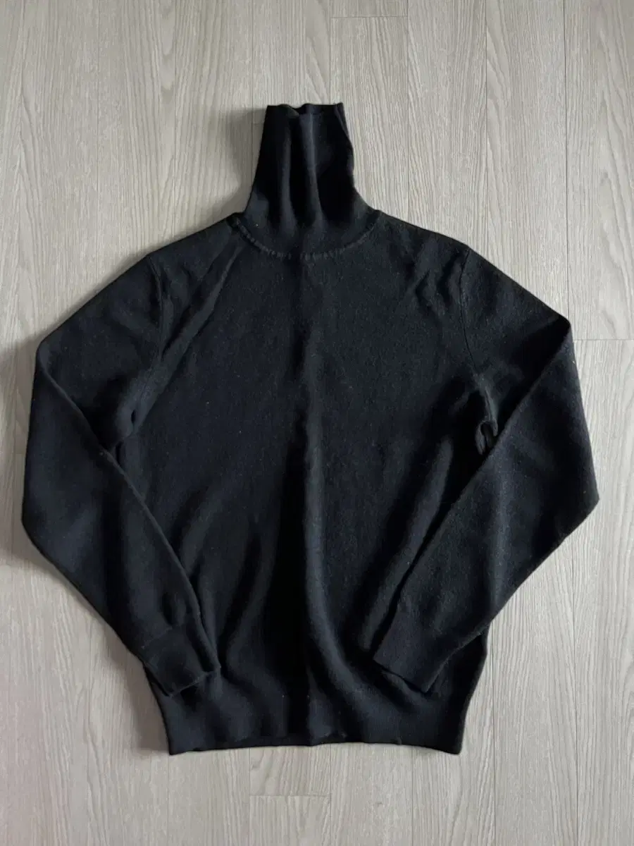 Uniqlo Turtleneck Black