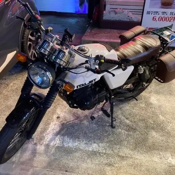 그리폰 125cc 18년식 캬브 모델입니다