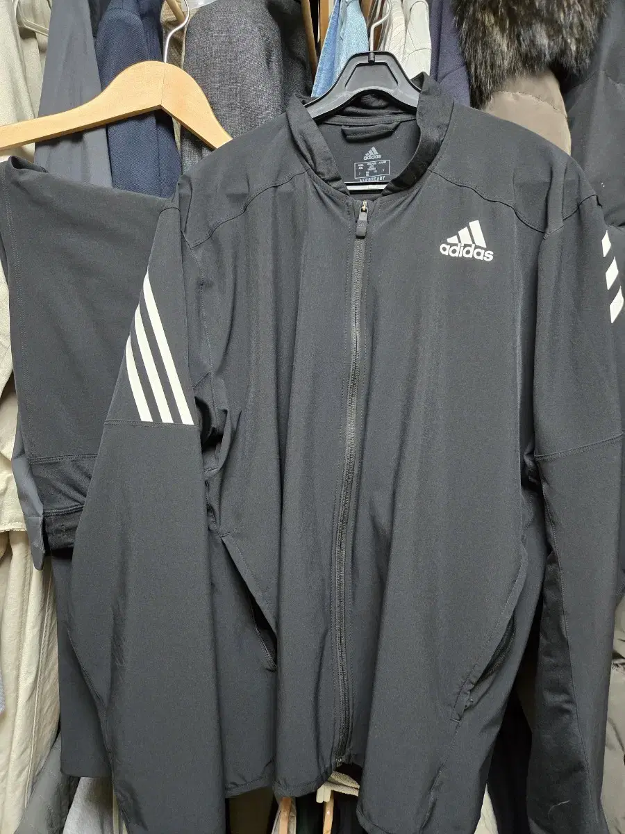 I'm selling my adidas set up.Top2XL BottomXL