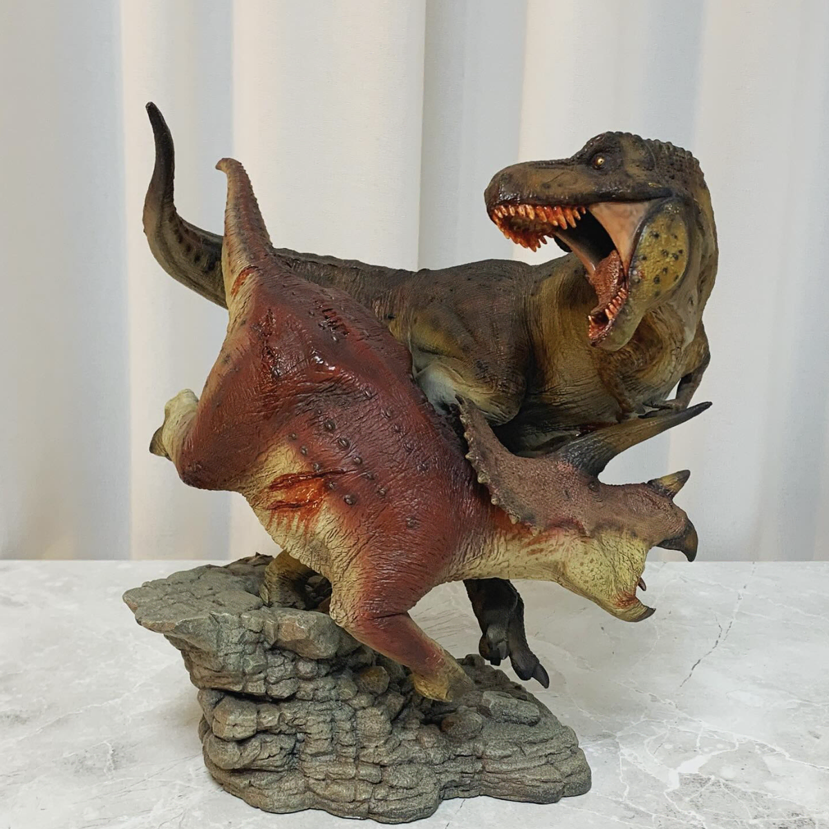 Sideshow Dinosaur T-Rex, Triceratops Dinosaur Stichu Figures Vandalized