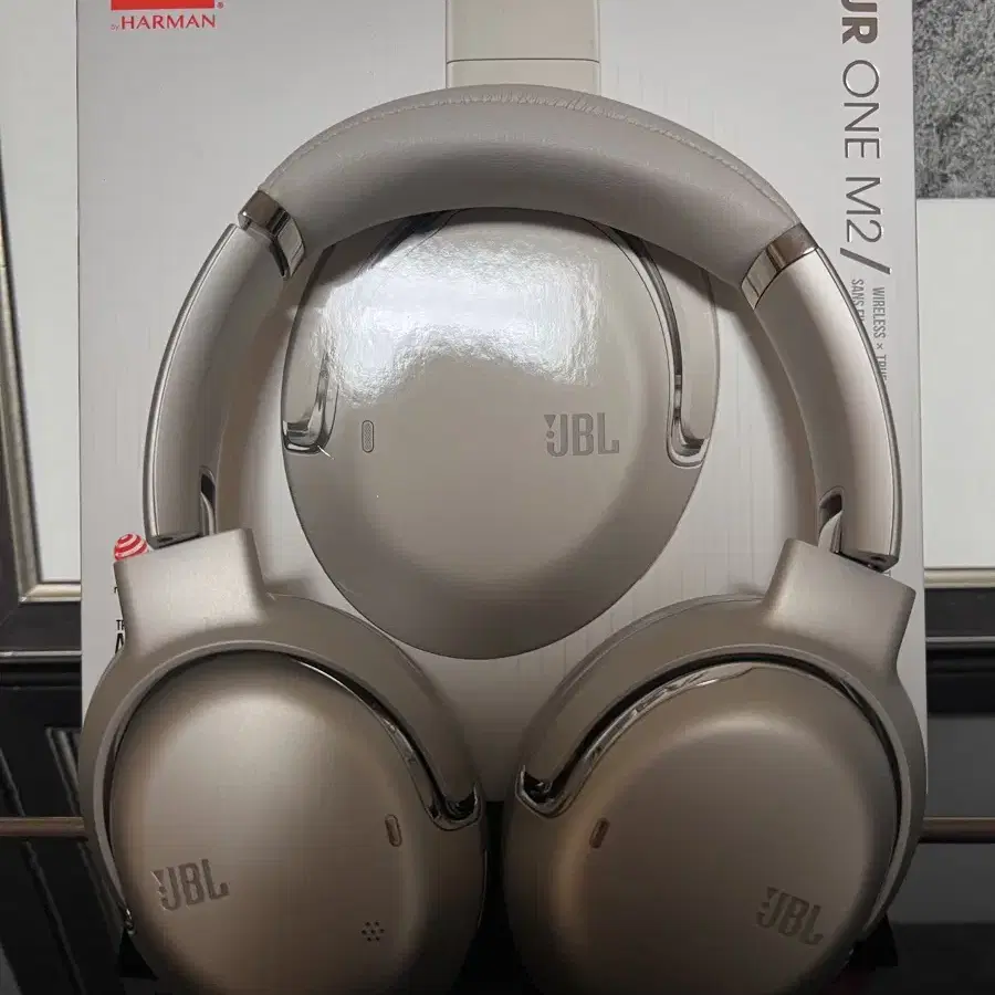 JBL TOUR ONE M2