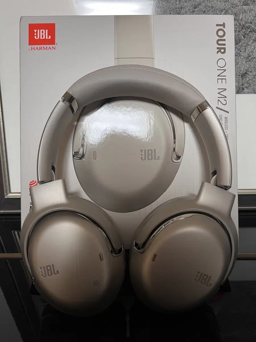 JBL TOUR ONE M2