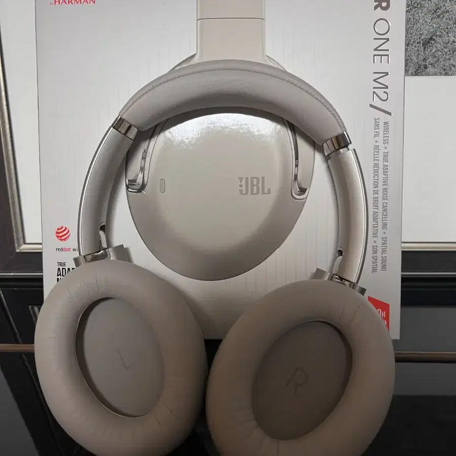 JBL TOUR ONE M2