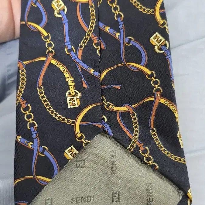 펜디 빈티지 넥타이 판매 합니다. FENDI