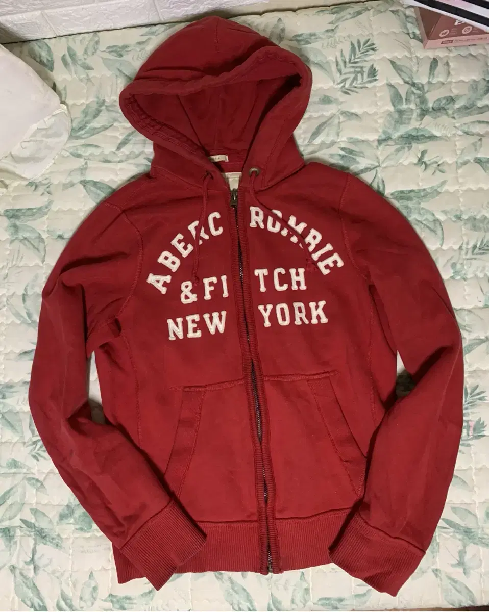 L Abercrombie & Fitch Hoodie Zip-up Red