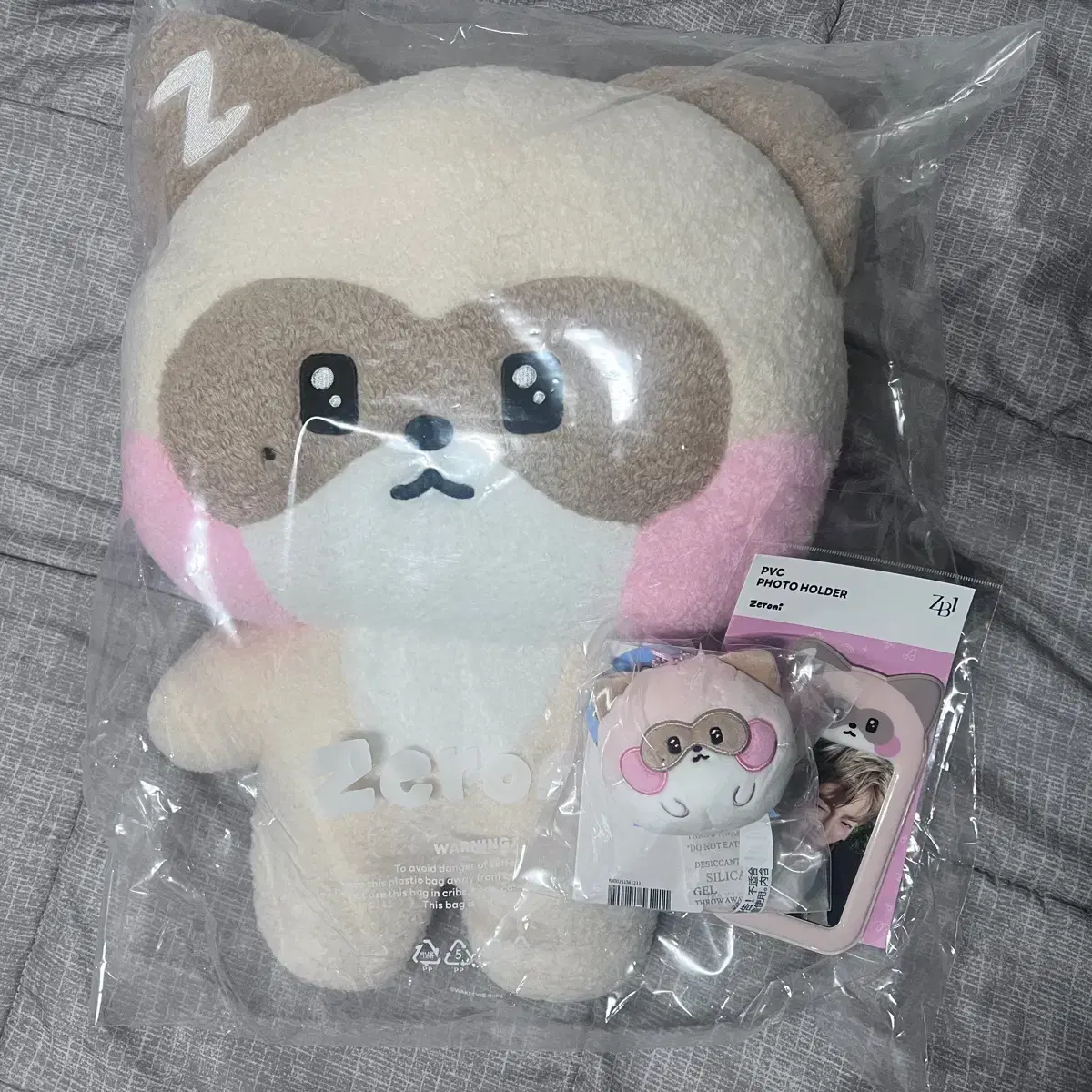 zerobaseone haniniflatcushion haninifluffyfacekeyring haniniphoto holder hanini