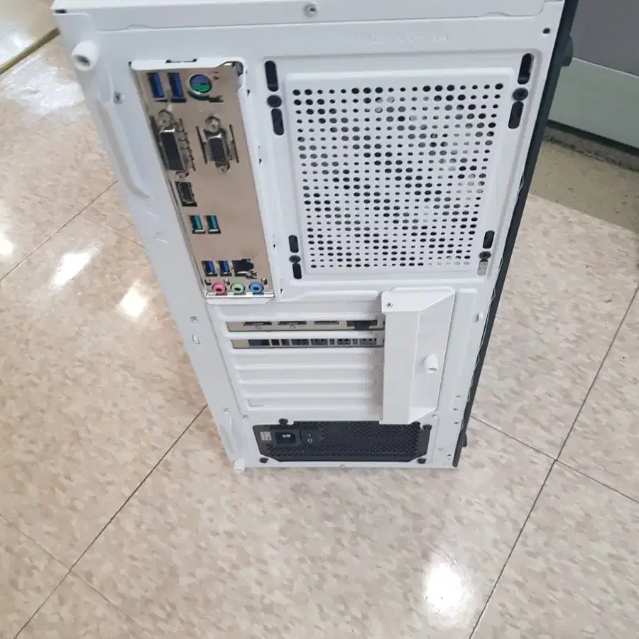 데탑 라이젠5 5600x 32램 sdd1t hdd4t gtx1660sup