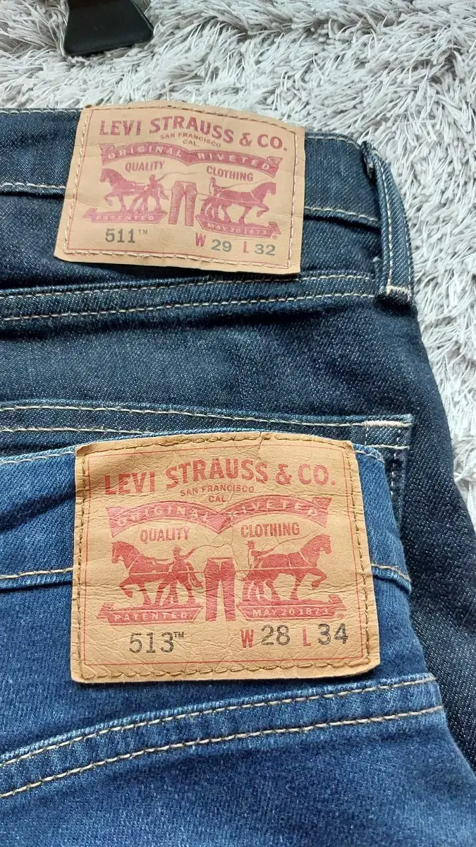 Levi's Jeans 28" Shared