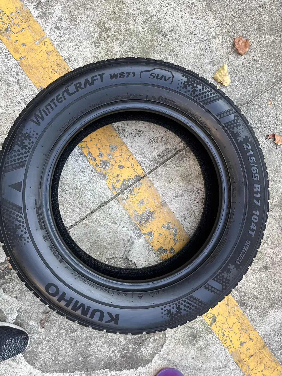 중고 215/65R17 금호스노우 21년식 4개 팝니다.