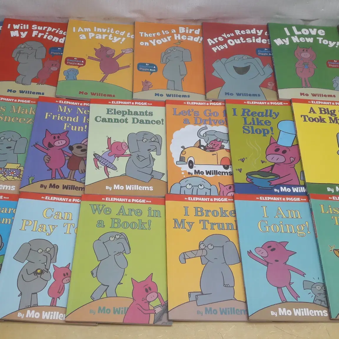 An ELEPHANT & PIGGIE Book