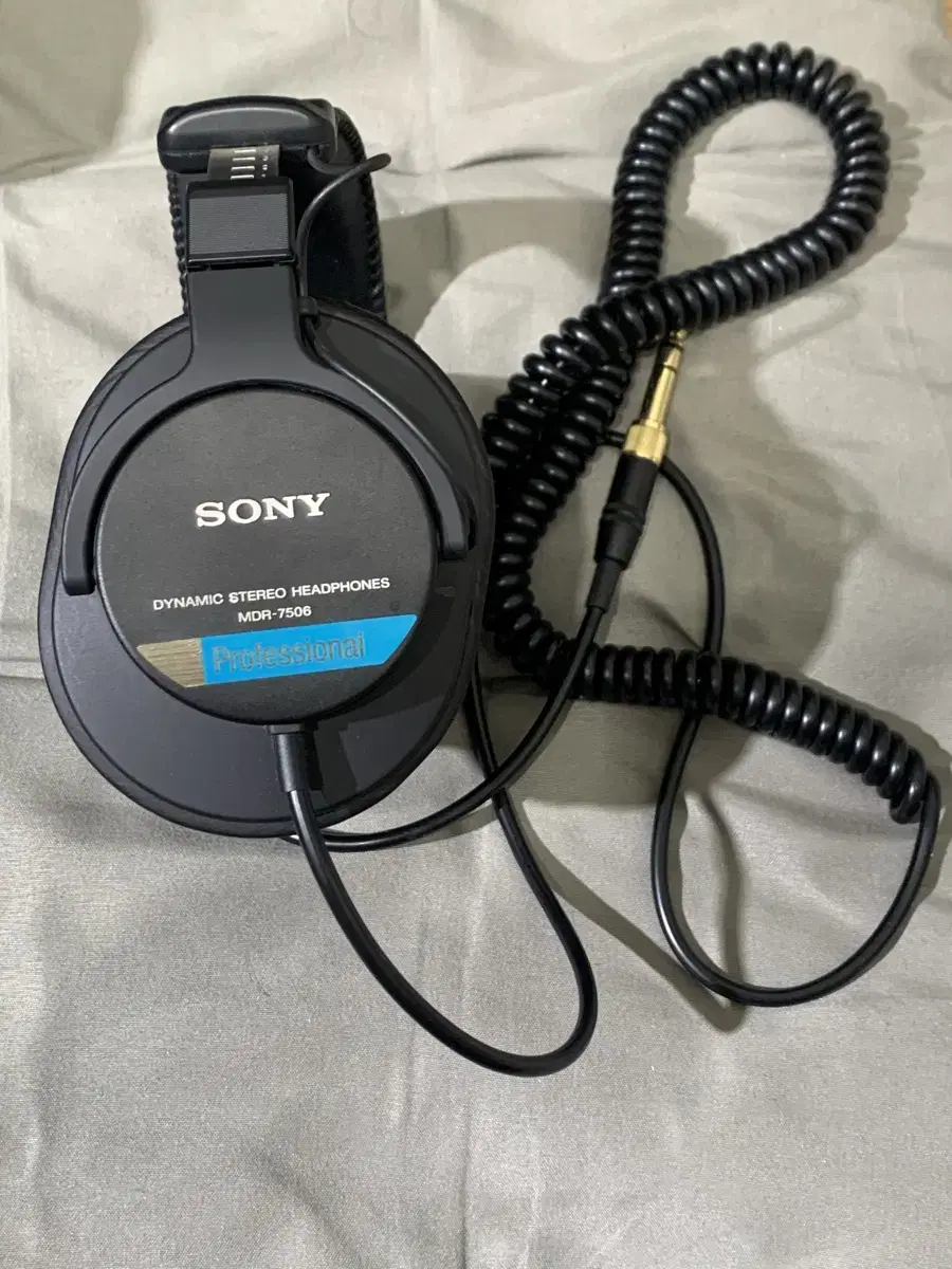 SONY MDR -7506