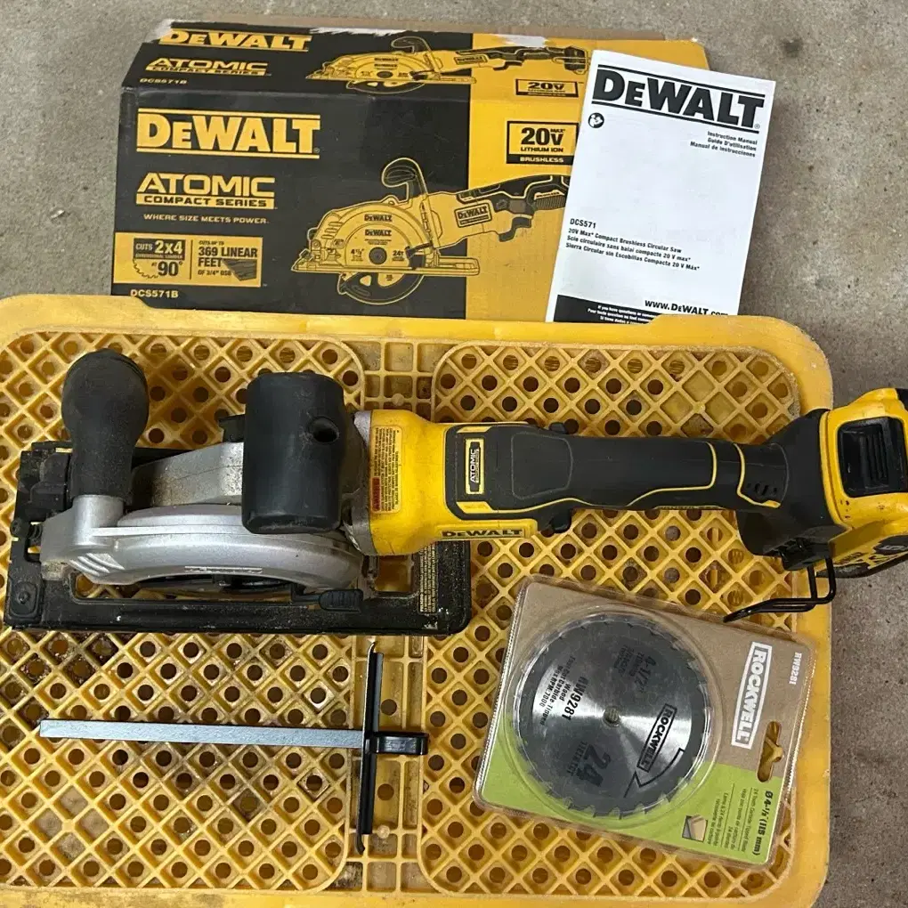 Dewalt 디월트 20V 브러쉬리스 컴팩트 4.5인치 원형톱