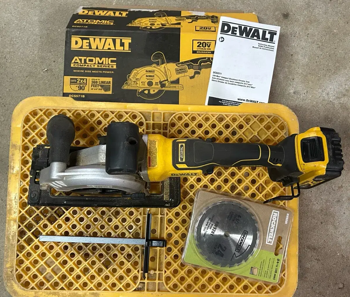 Dewalt 디월트 20V 브러쉬리스 컴팩트 4.5인치 원형톱