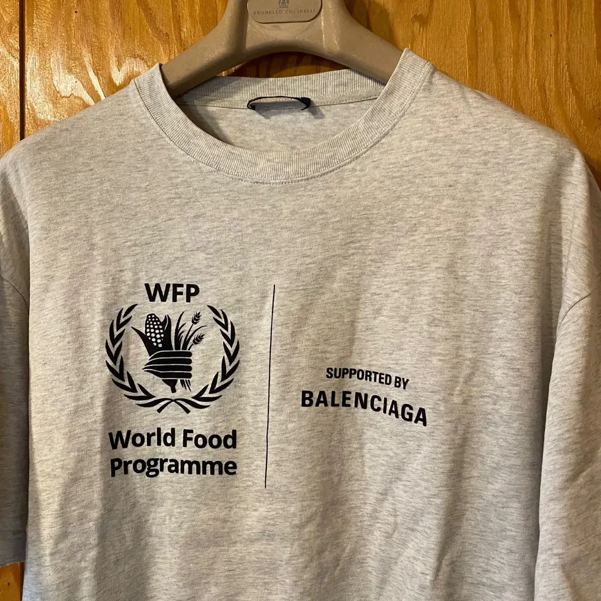 발렌시아가 WFP 반팔 티셔츠 판매 합니다.