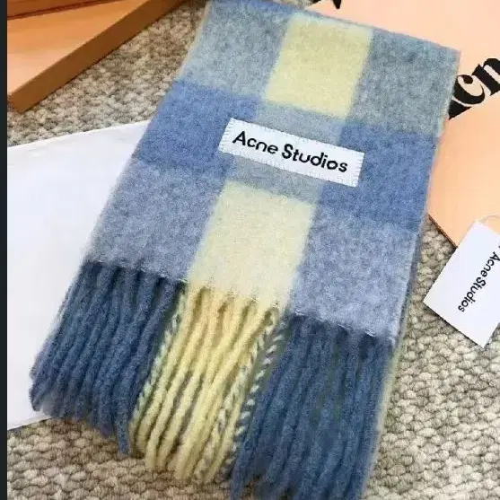 Acne Studios 장원영 동일 버전 큰 체크무늬 머플러 스카프