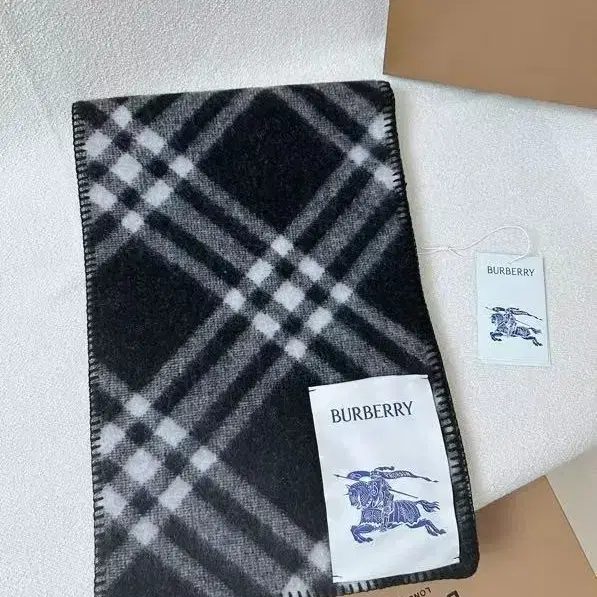 Burberry 전지현 동일 버전 체크무늬 양모 머플러