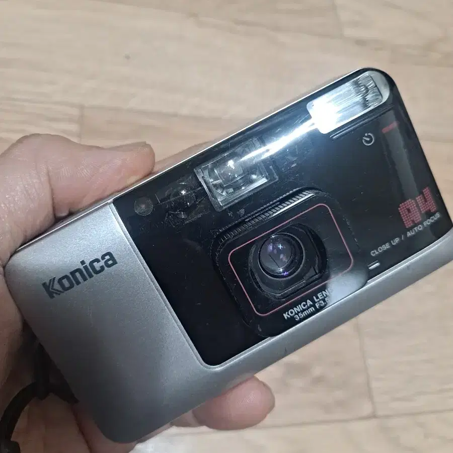 Konica AF A4 필름카메라 판매합니다.