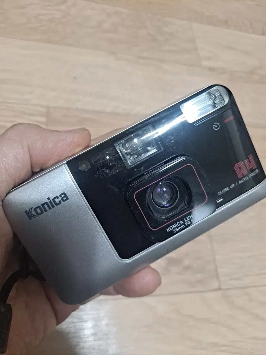 Konica AF A4 필름카메라 판매합니다.