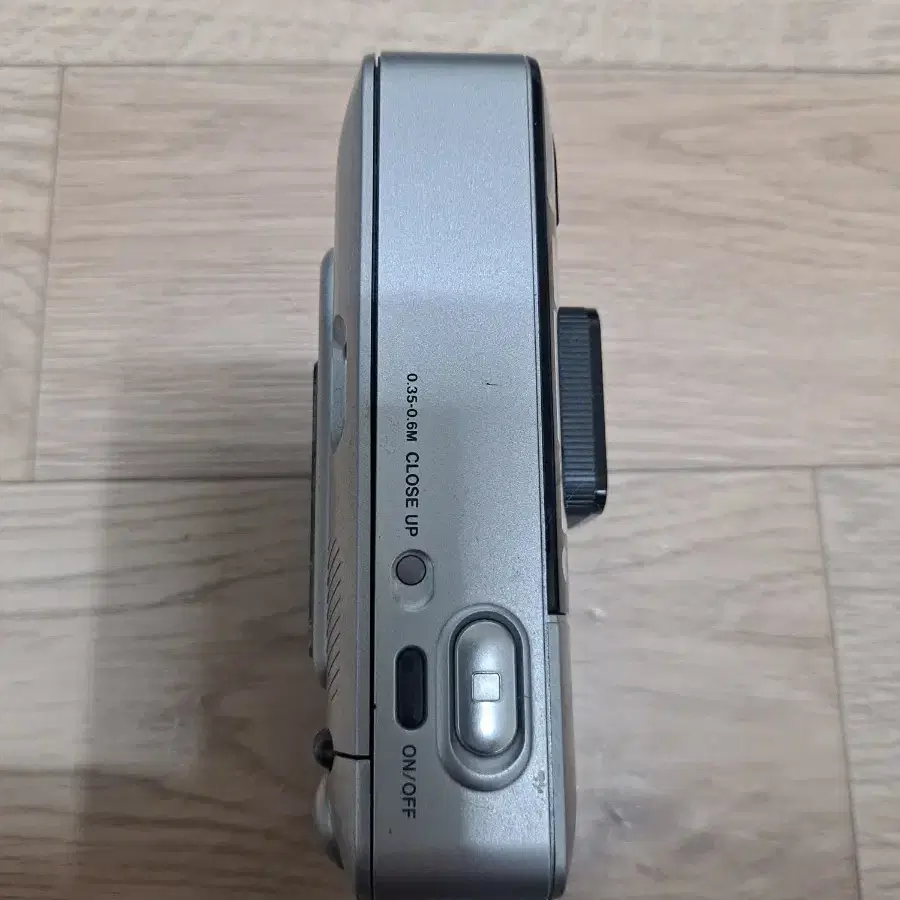 Konica AF A4 필름카메라 판매합니다.