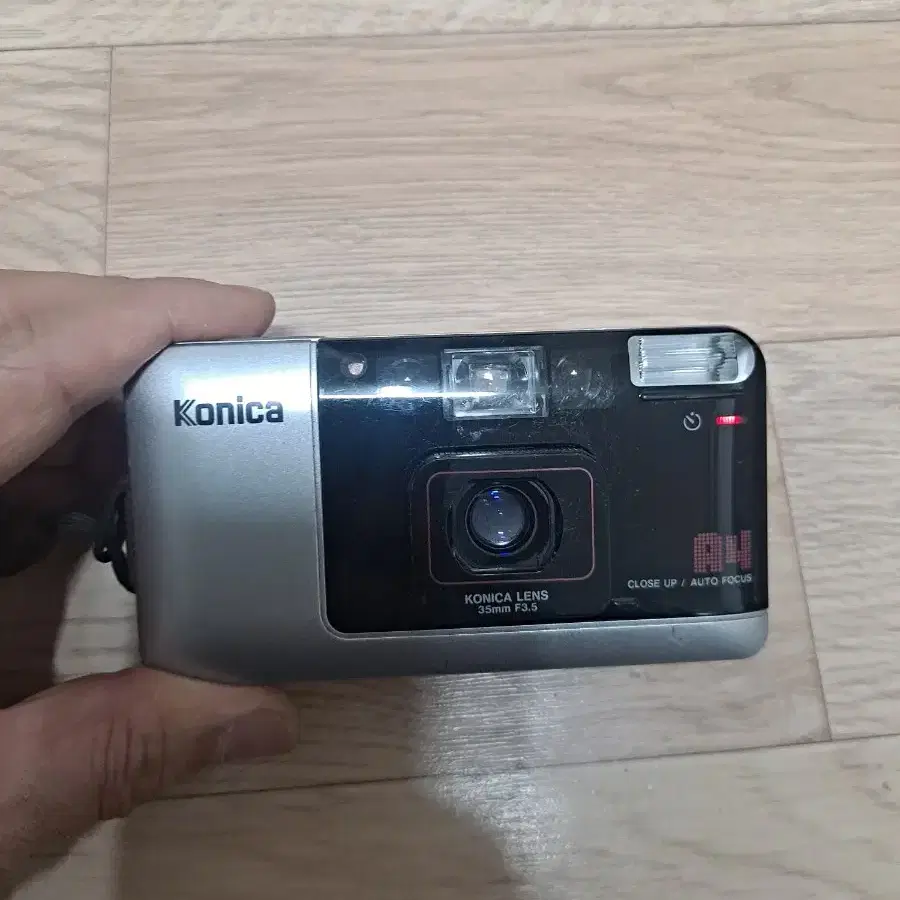 Konica AF A4 필름카메라 판매합니다.