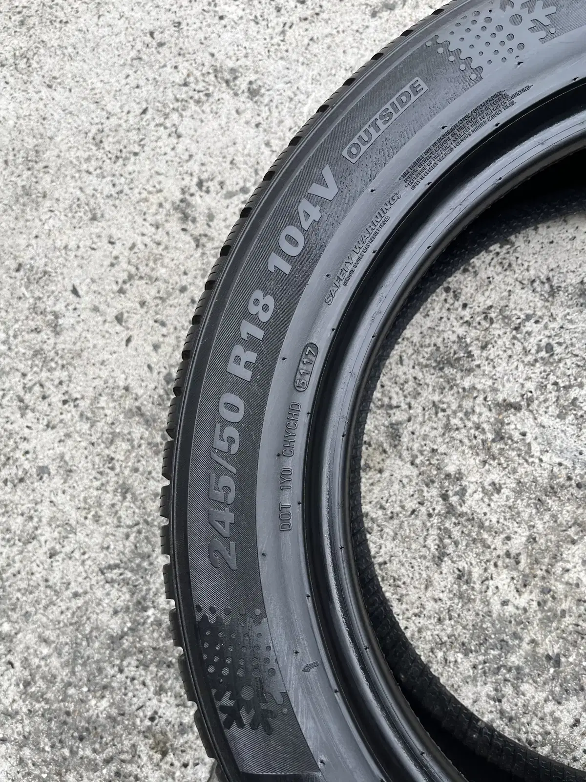 중고 245/50R18 금호스노우타이어 17년식 4개 팝니다.