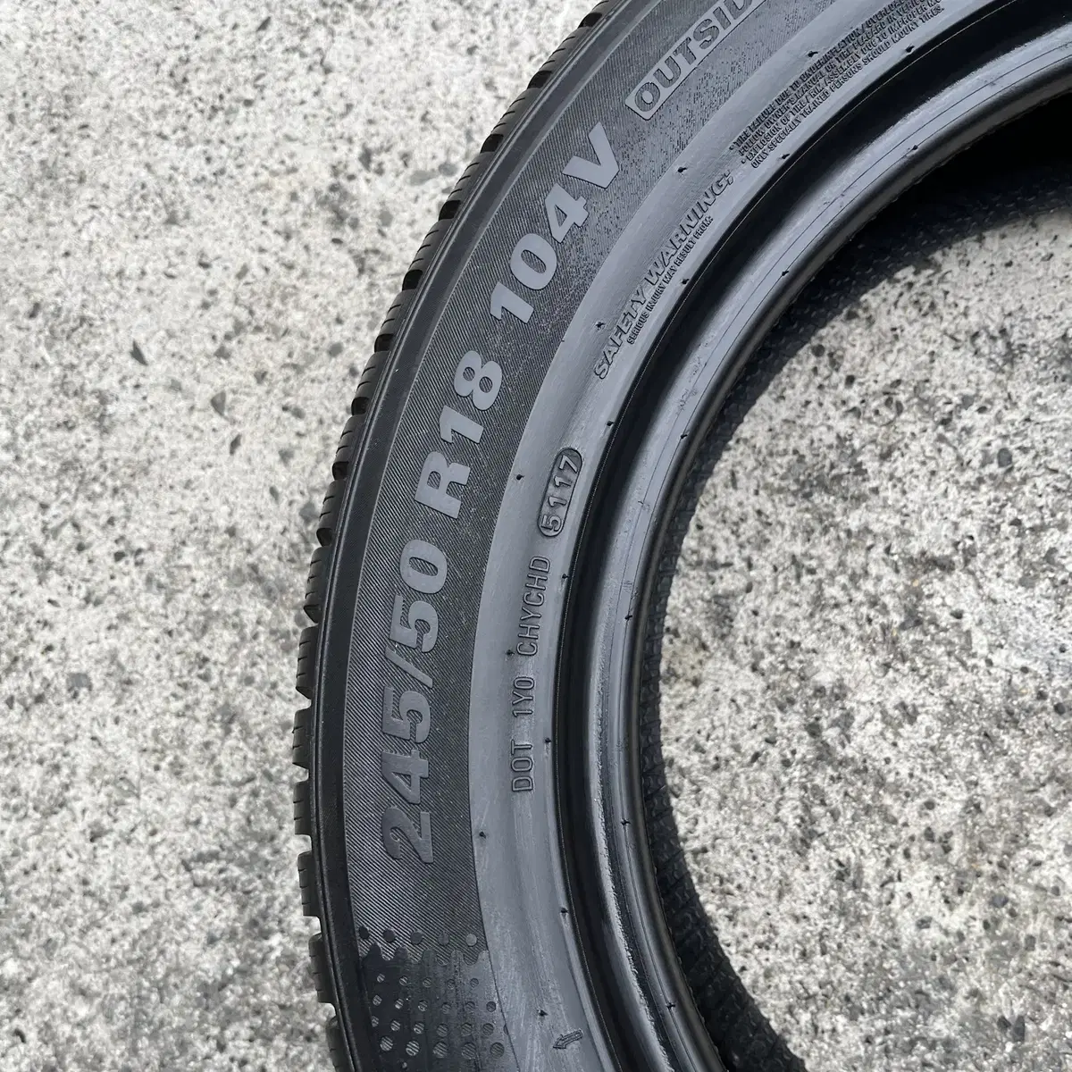 중고 245/50R18 금호스노우타이어 17년식 4개 팝니다.