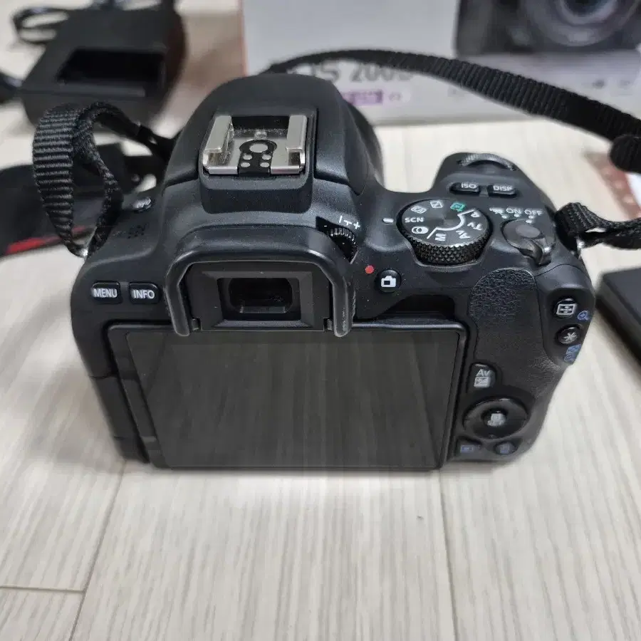 작고 이쁜 캐논 DSLR 카메라 A급 EOS 200D 박스세트