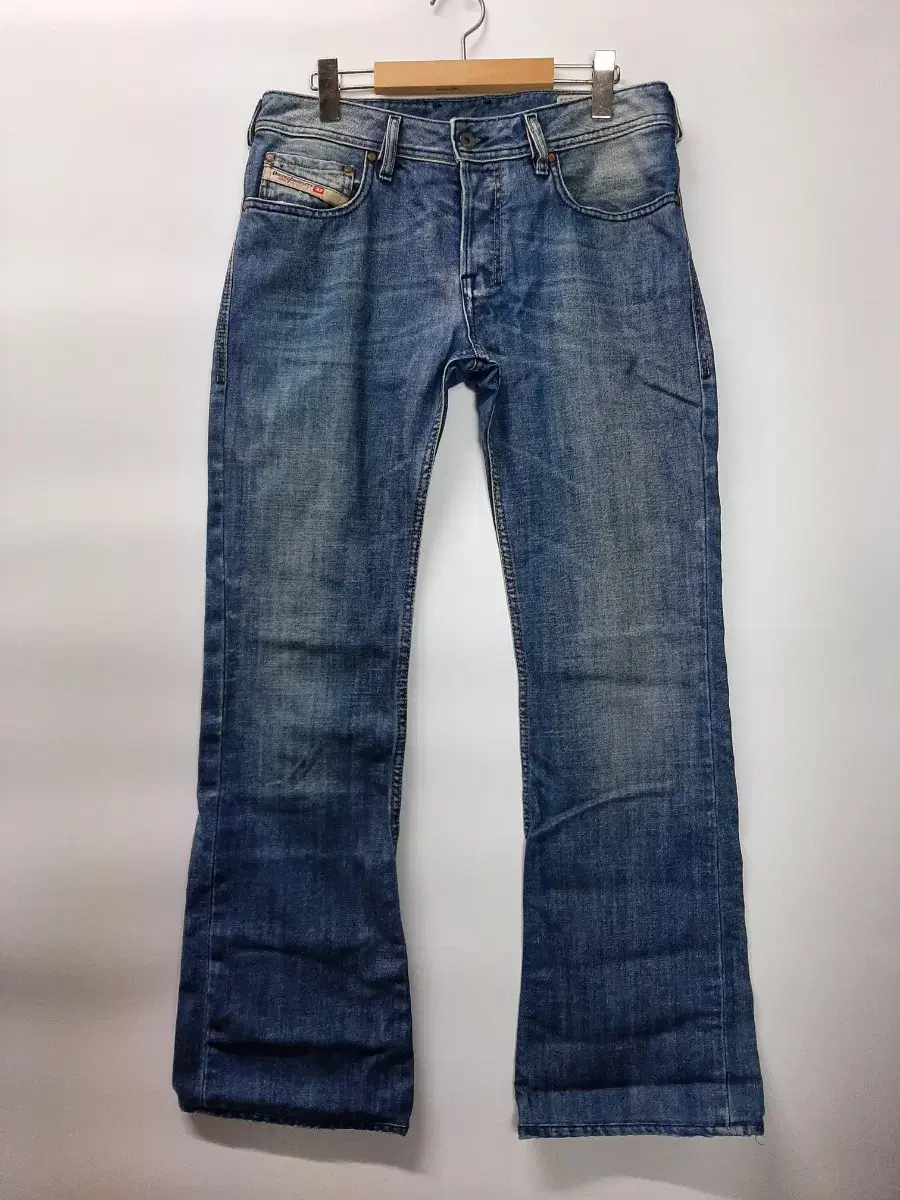 (30) Diesel Zatan Bootcut Jeans