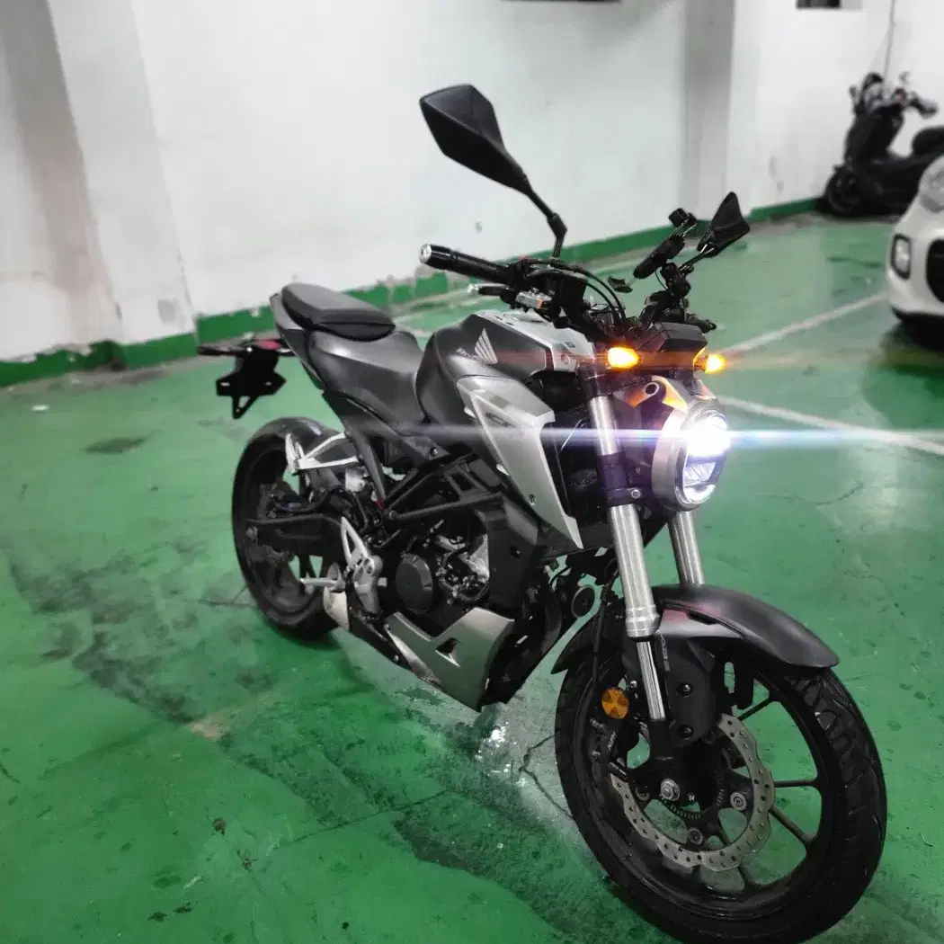 관리최상 짧은키로수 무사고 cb125r abs 저렴하게 판매합니다 !