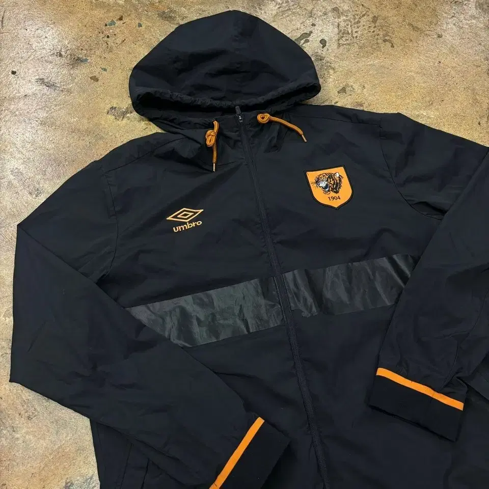 [ Genuine/100 ] Umbro City Football Hoodie