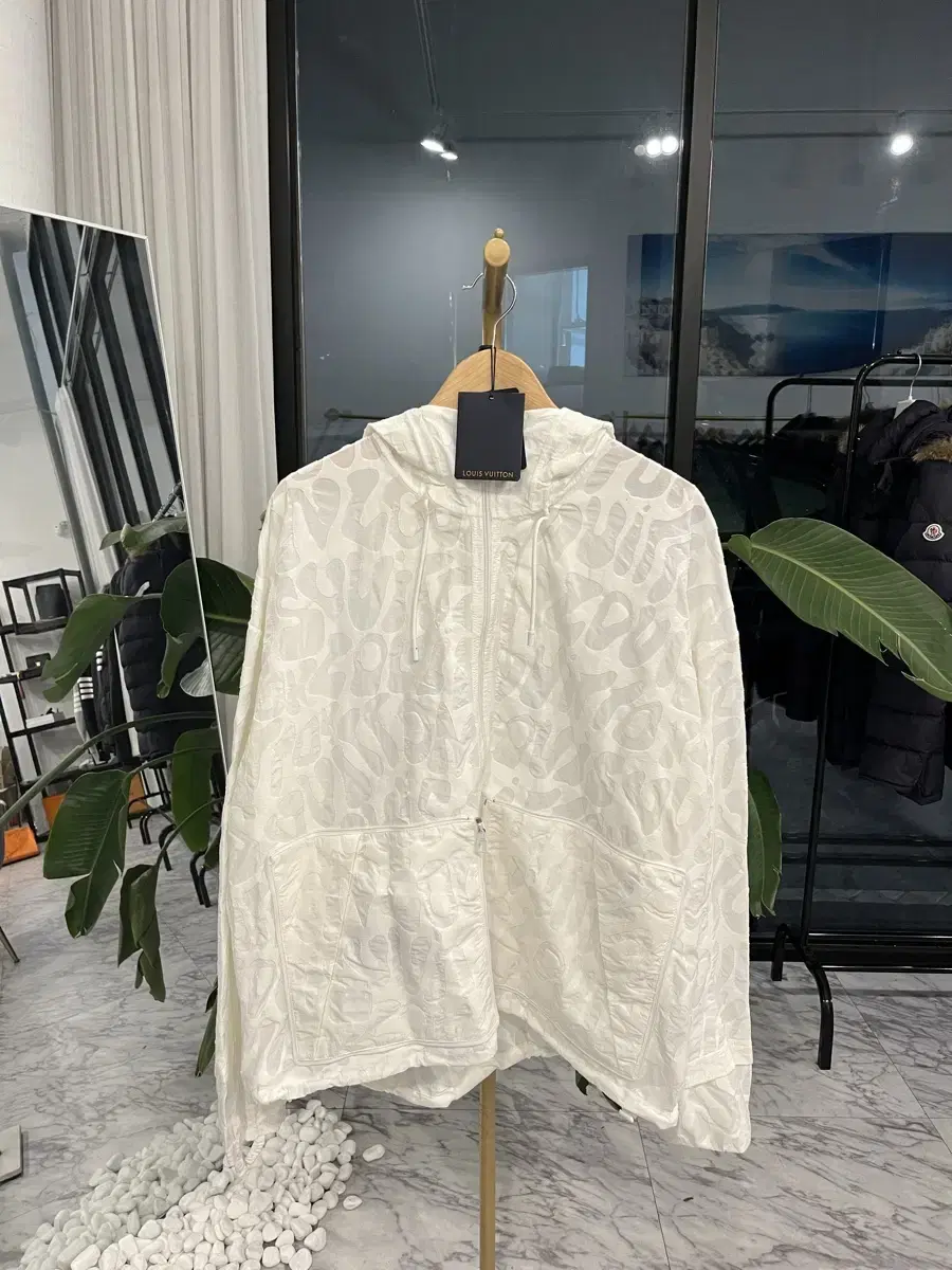 [Department Store Edition] Louis Vuitton Transformant Packable Windbreaker 52