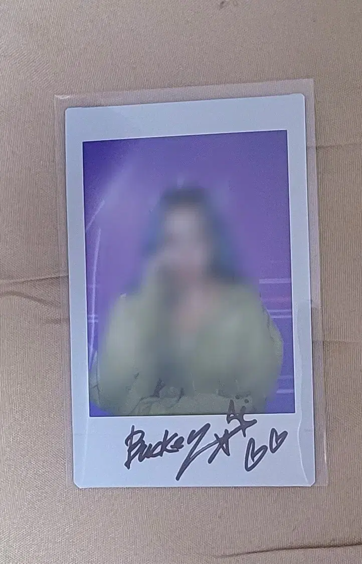 Sufa Manequeen Bucky sign polaroid Sells