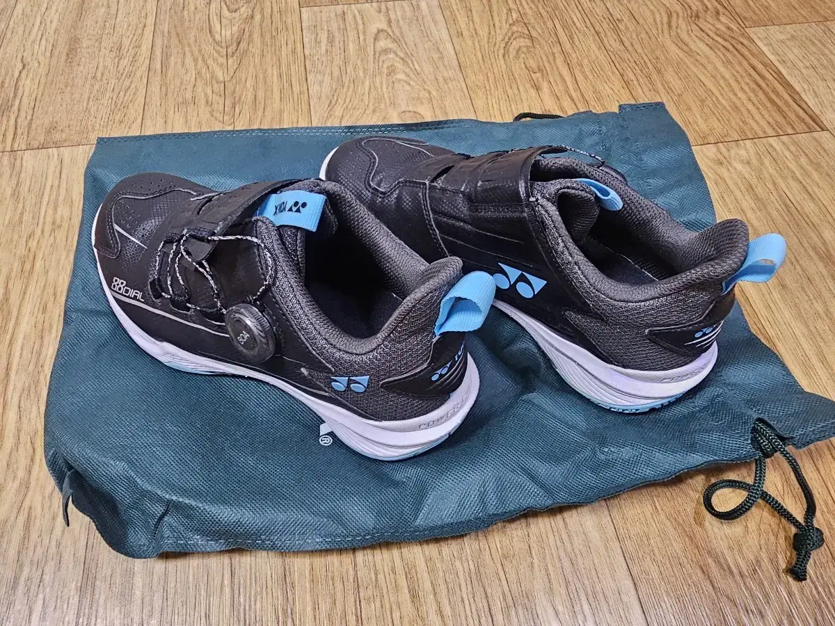 Yonex Dial Badminton Shoes 220