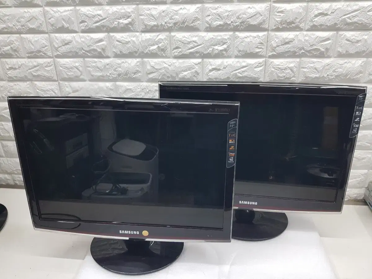 삼성 22인치 LCD 모니터 2개입니다