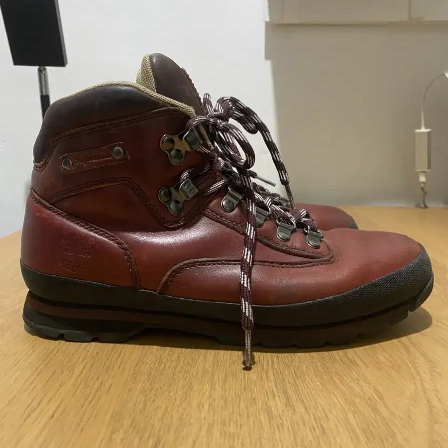 슈프림X팀버랜드. 265사이즈 Supreme X Timberland