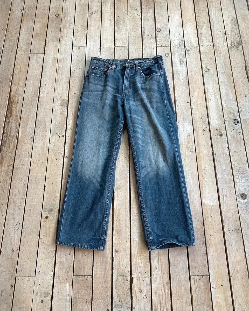 30) Levi's 620 Medium Blue Wash Vintage Distressed Denim Jeans