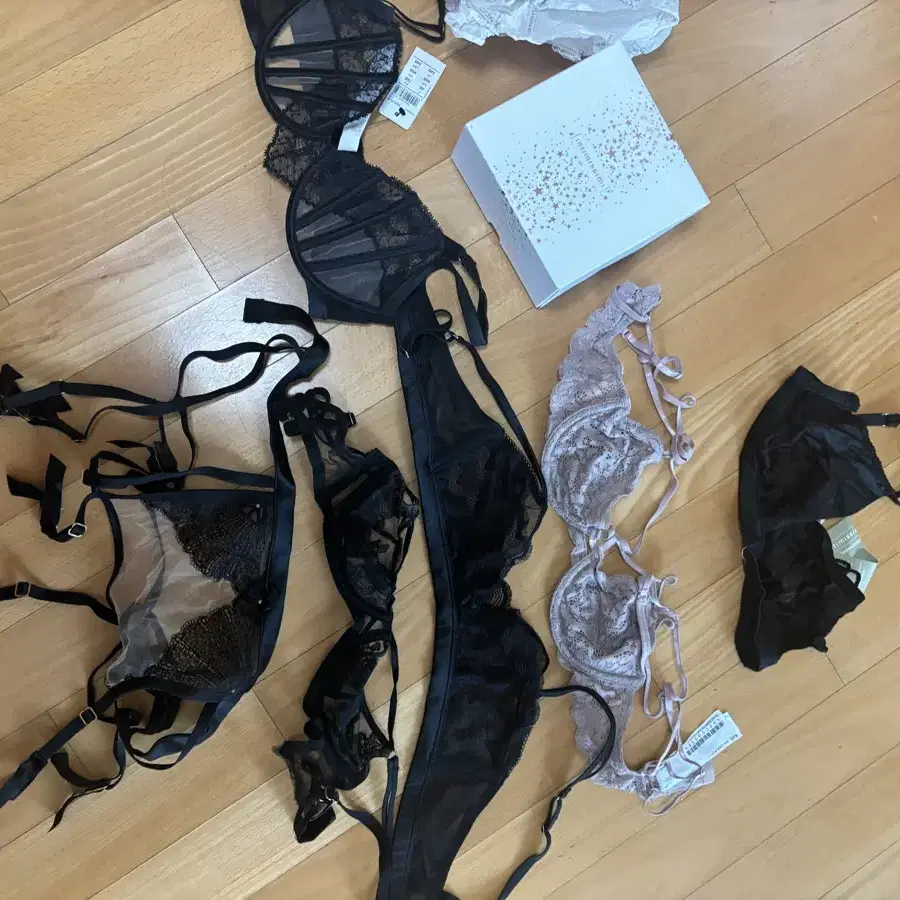 Agent Provocateur 아장프로보콰퇴르 가터벨트 브라 셋트 새상