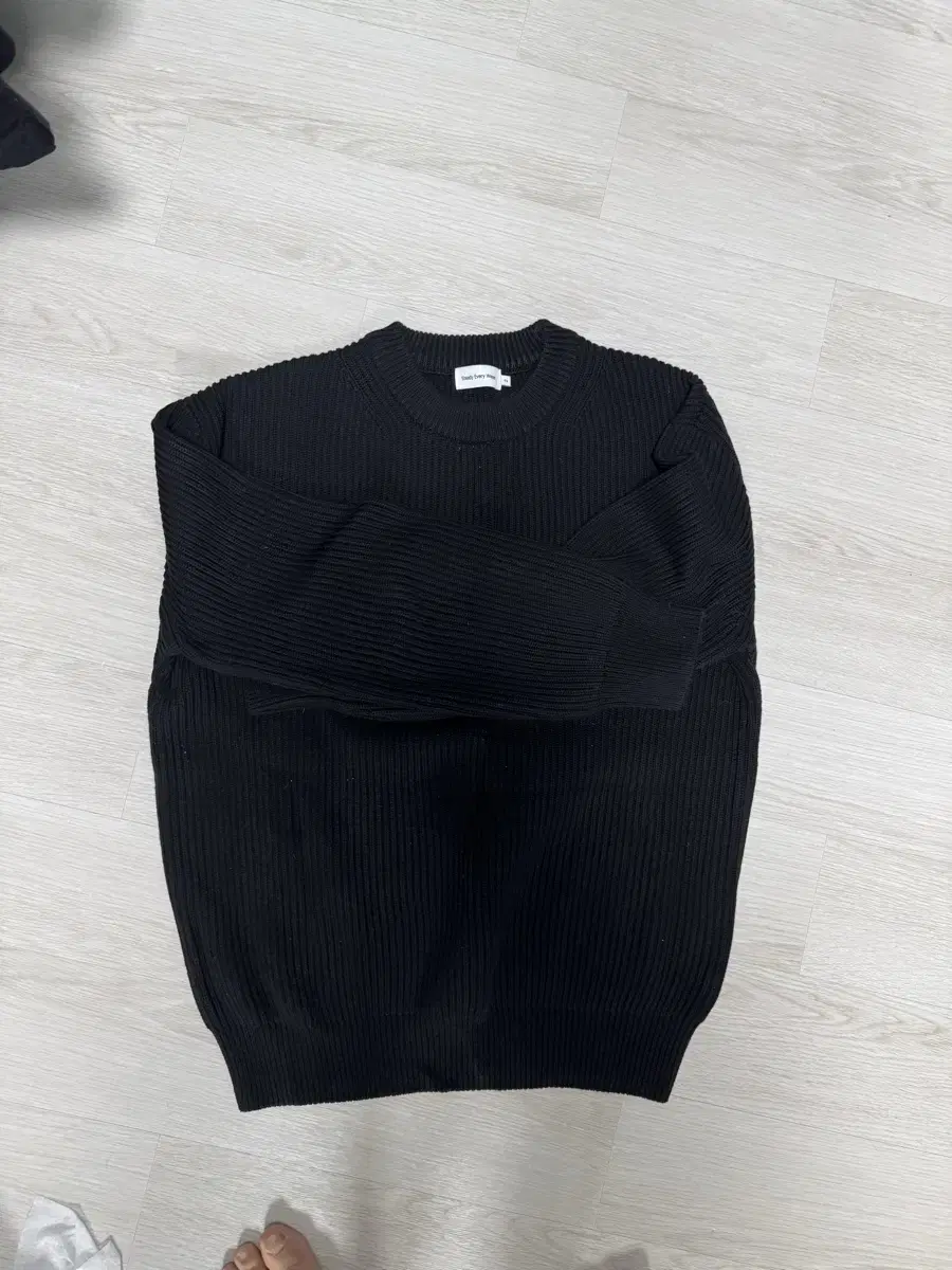 Steady Everywhere Crew Neck Knit Black 2