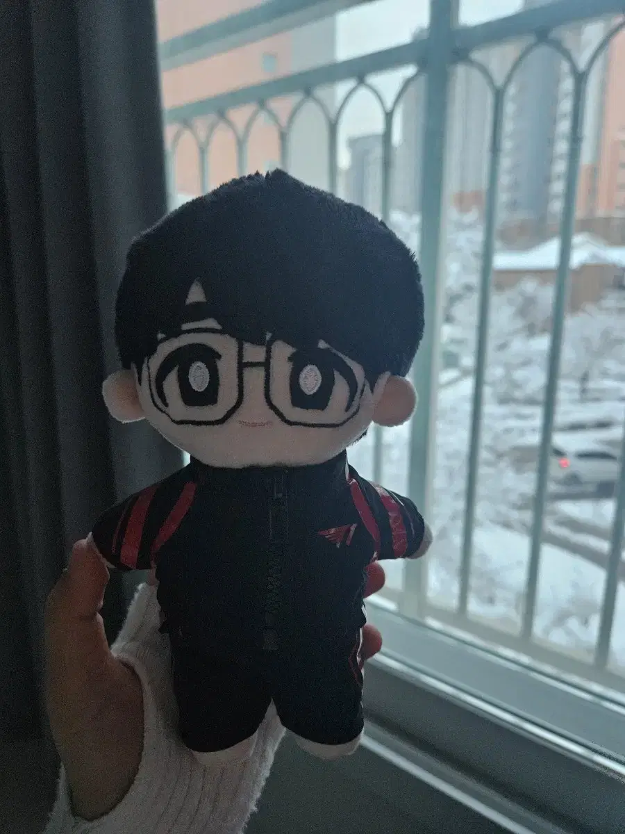 Former T1 stringHLE Zeus Doll