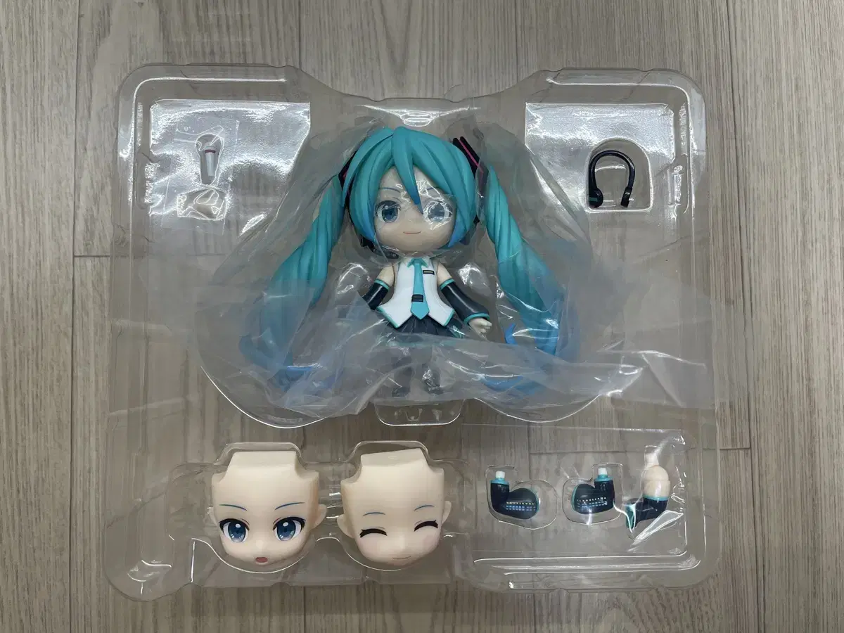 Hatsunemiku Nendoroid V3 sells