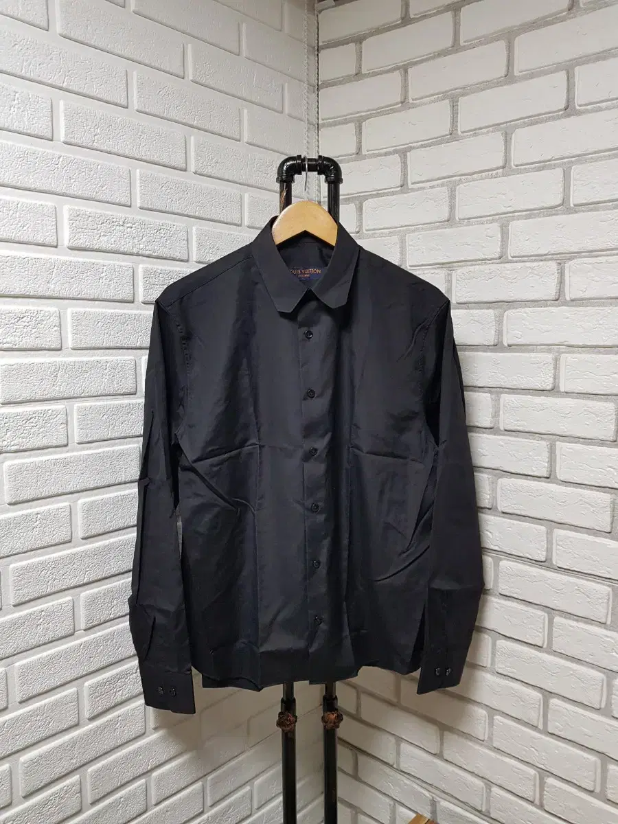 [39/남100] Louis Vuitton Uniform Men's Black Shirt