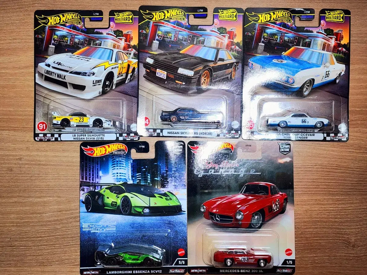 Set of 5 1:64 diecast Hot Wheels Realiders