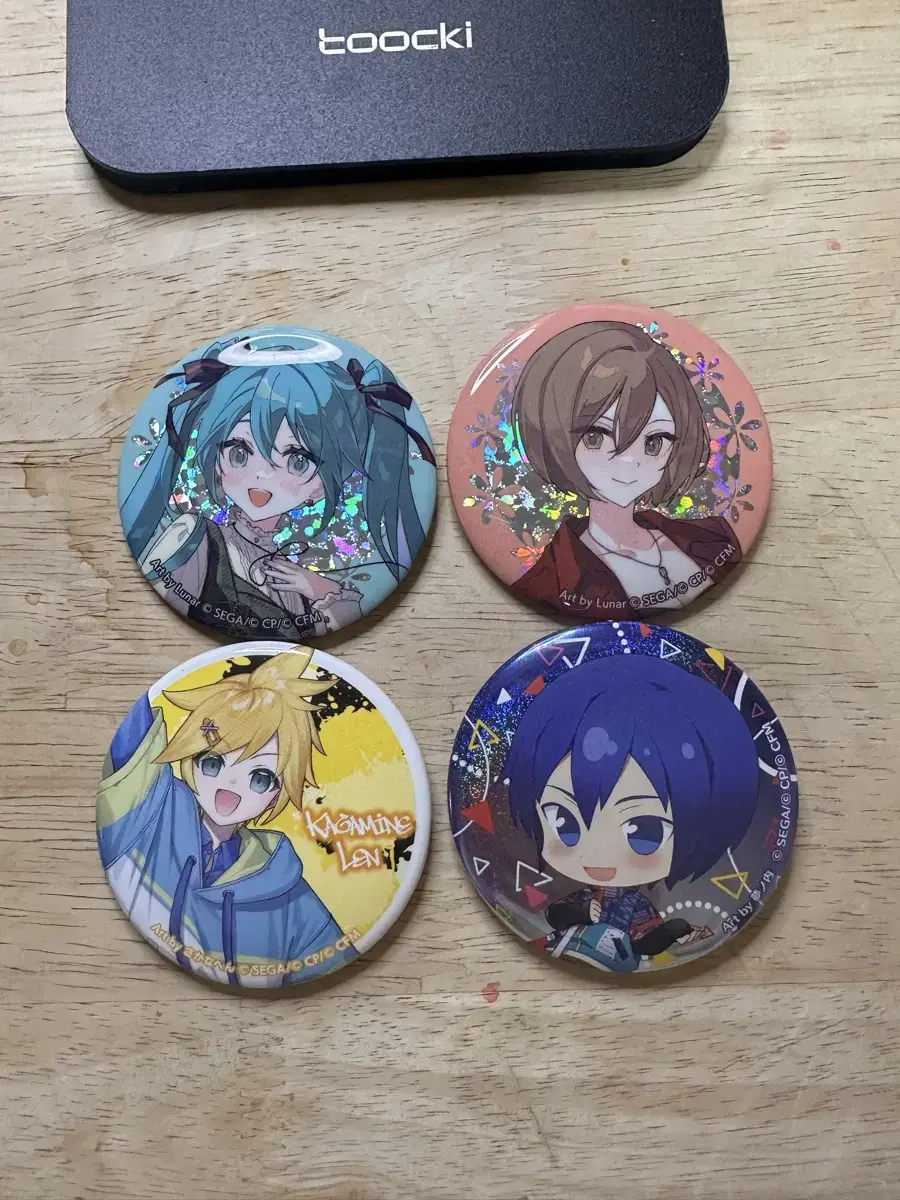 Miku / Meiko / ren / Kaito Canbadges are for sale!