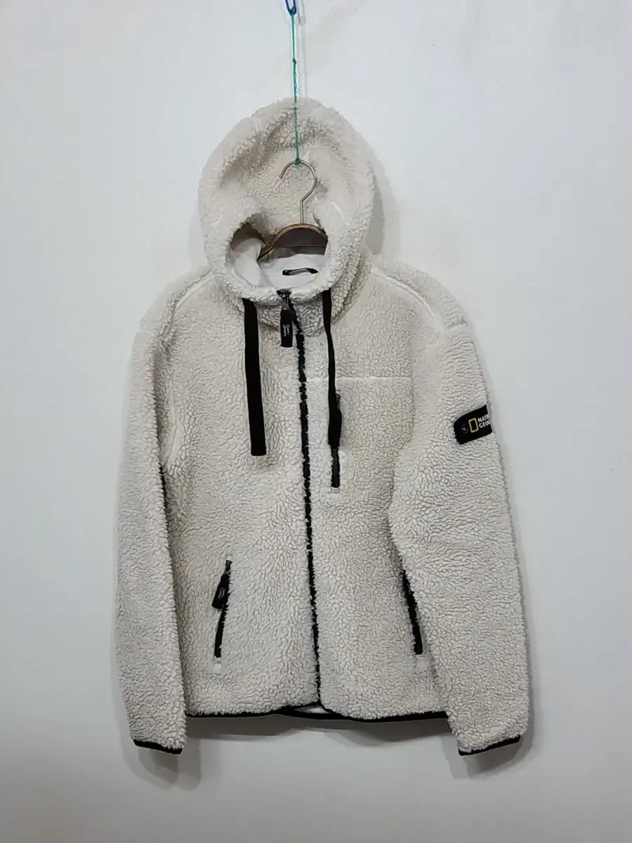 (M) National Geographic Poggle Jumper Ivory Furry Jacket