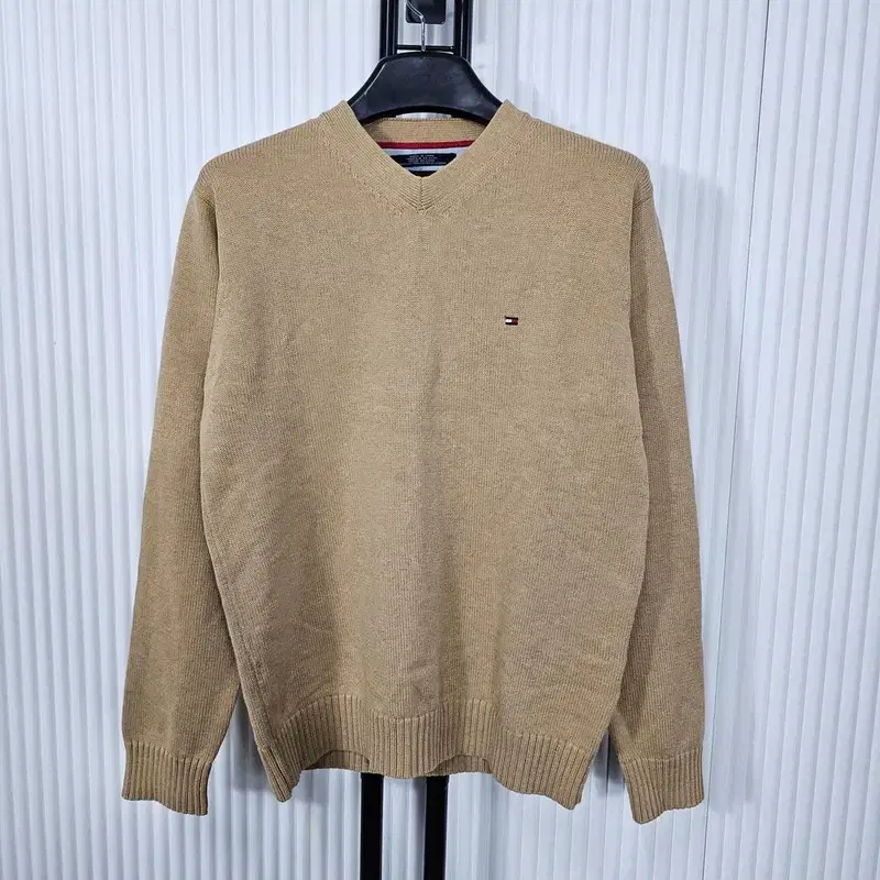 Tommy Hilfiger V-neck knit M